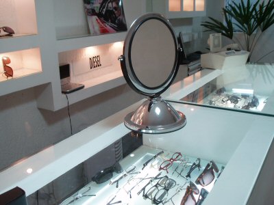 VENDO ÓTICA LINDA  NA ZONA LESTE ( 5 MINUTOS DO SHOPPING ANALIA FRANCO) + COMPLETA  + DE 600 ARMAÇÕES + FATURAMENTO MÉDIA DE 15 MIL...
